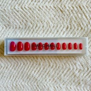 Static Nails Sexy Red Round reusable manicure